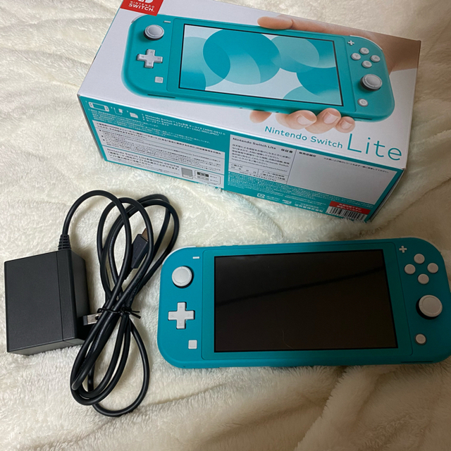 Nintendo Switch(ニンテンドースイッチ)のお値下げ中！Switch本体/あつまれどうぶつの森カセット付 エンタメ/ホビーのゲームソフト/ゲーム機本体(家庭用ゲーム機本体)の商品写真