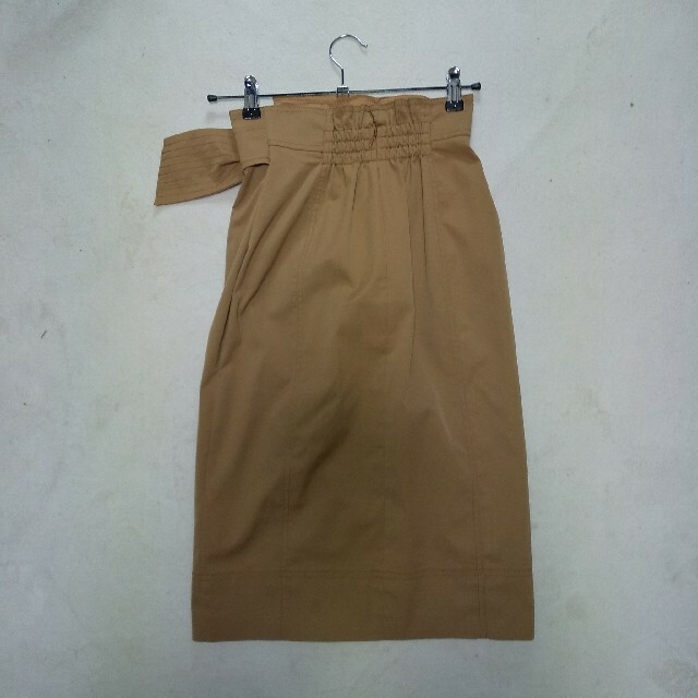 Apuweiser-riche(アプワイザーリッシェ)のハイウエストタイトスカート レディースのスカート(ひざ丈スカート)の商品写真