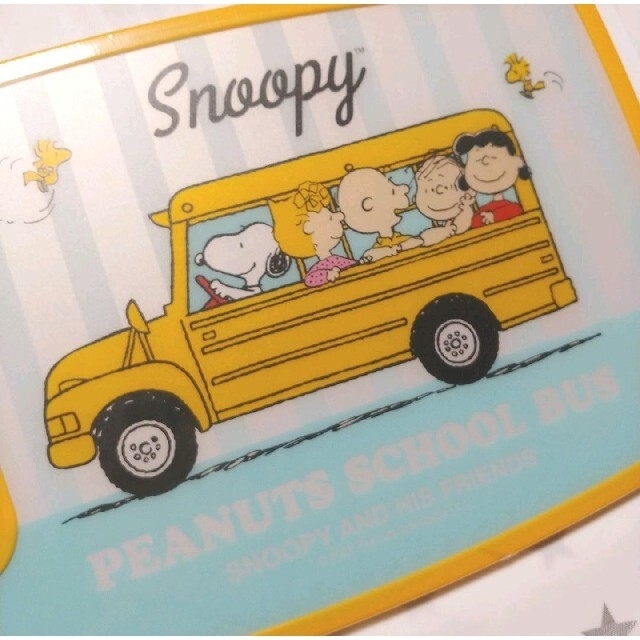 SNOOPY(スヌーピー)の新品　未開封　スヌーピー　ピーナッツ　カッティングボード　まな板 インテリア/住まい/日用品のキッチン/食器(調理道具/製菓道具)の商品写真