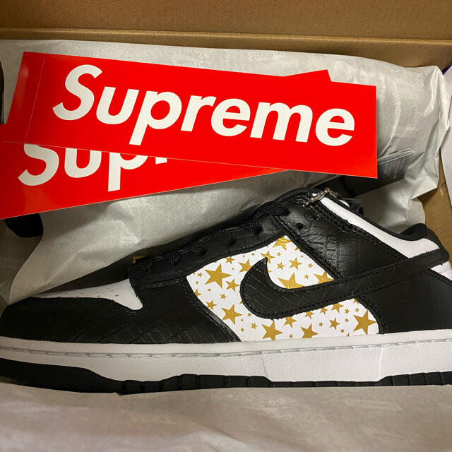 Supreme(シュプリーム)のSupreme Nike SB Dunk Low 黒 26cm メンズの靴/シューズ(スニーカー)の商品写真