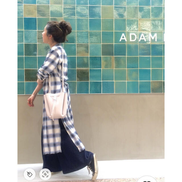 Adam et Rope'(アダムエロぺ)の新品・未使用　Adam et Ropé  デニム ジーパン レディースのパンツ(デニム/ジーンズ)の商品写真