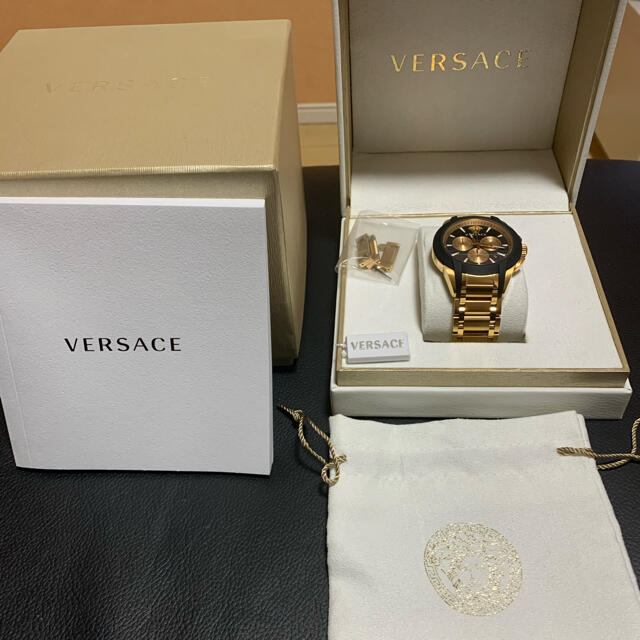 VERSACE ヴェルサーチ 腕時計 正規品 本物　メンズ ゴールド 箱付