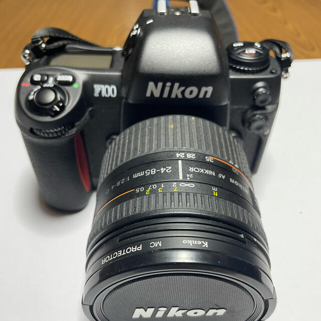 Nikon F100 フラッシュ付き