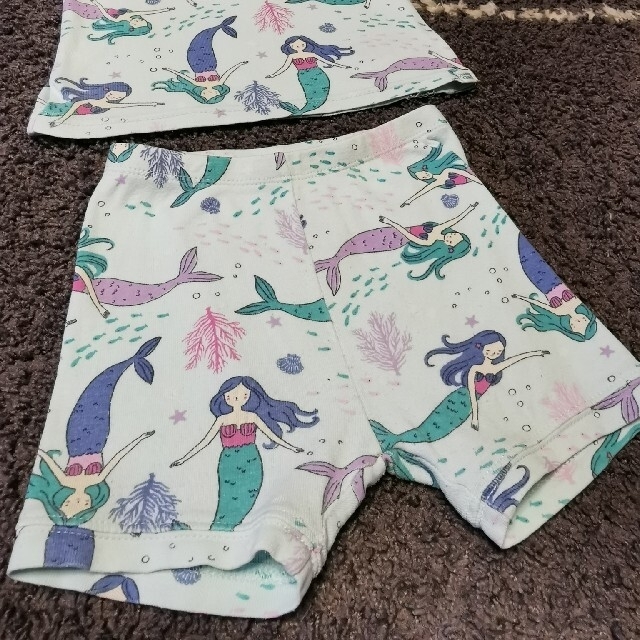 babyGAP(ベビーギャップ)の☆専用☆　UNIQLO黄色ドットパジャマとベビーギャップ　90cm　パジャマ キッズ/ベビー/マタニティのキッズ服女の子用(90cm~)(パジャマ)の商品写真