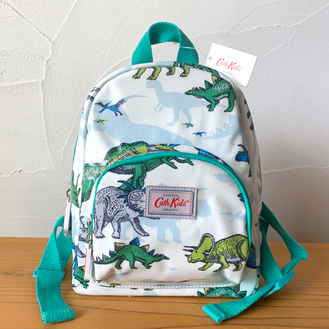 Cath Kidston(キャスキッドソン)の③キャスキッドソン　キッズ　リュック　新品タグつき　恐竜柄 キッズ/ベビー/マタニティのこども用バッグ(リュックサック)の商品写真