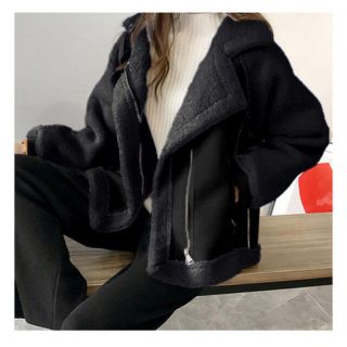 ザラ(ZARA)のJUNOAH フェイクムートンボアライダースジャケット(ムートンコート)