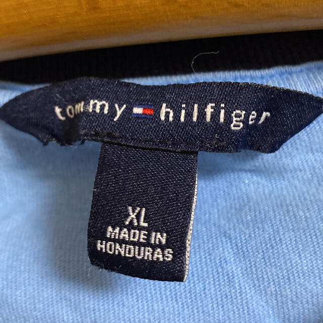 TOMMY HILFIGER(トミーヒルフィガー)のTOMMY HILFIGER ライトブルーワンポイントロゴ XLサイズ メンズのトップス(Tシャツ/カットソー(半袖/袖なし))の商品写真