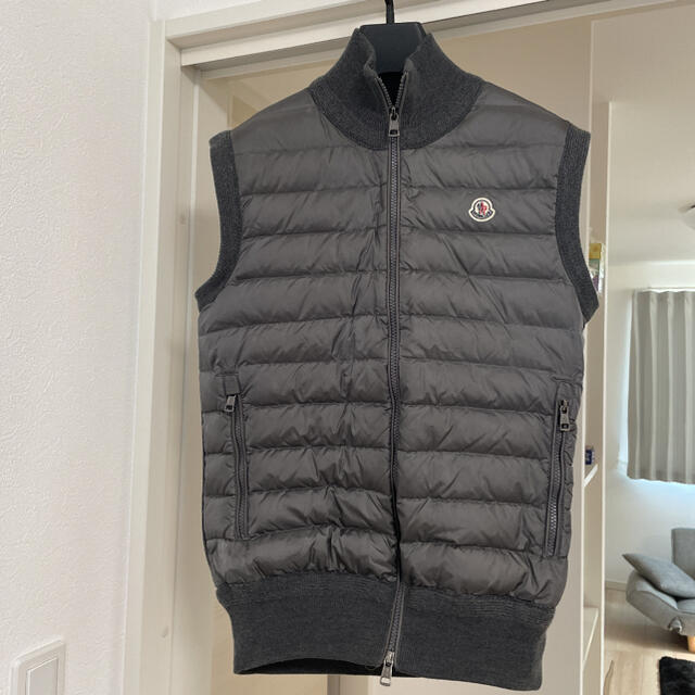 MONCLER(モンクレール)のモンクレール  ハイブリッド　ダウンベスト　ニット　正規品 メンズのジャケット/アウター(ダウンベスト)の商品写真