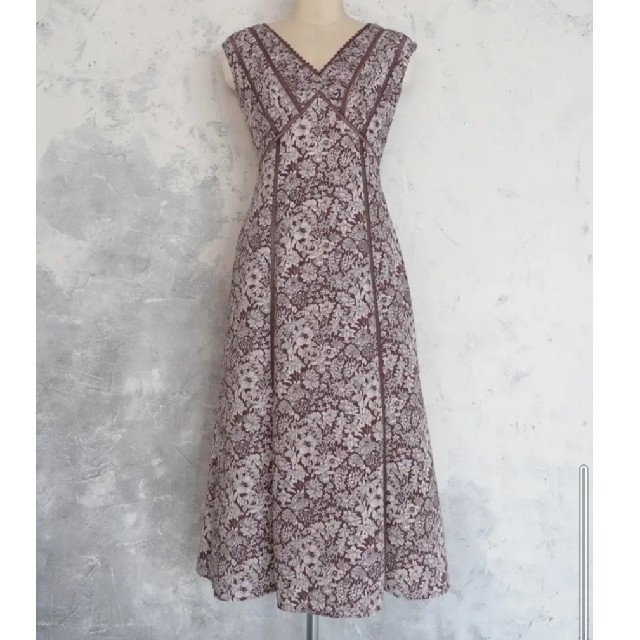 123バストHerlipto Lace Trimmed Floral Dress brown