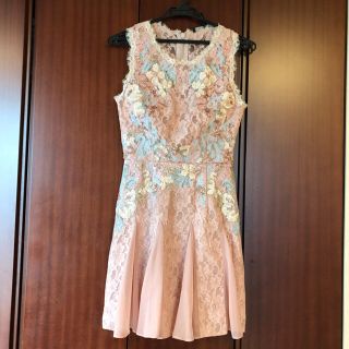 ビーシービージーマックスアズリア(BCBGMAXAZRIA)の専用　　　bcbgmaxazria  ドレス 花柄ワンピース　ピンク(ひざ丈ワンピース)