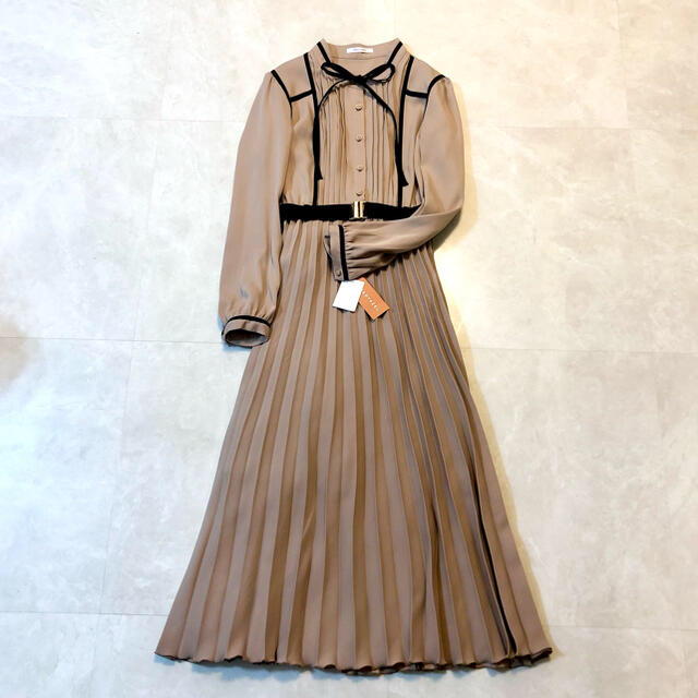 Redyazel Redyazel レディアゼル バイカラーピンタックプリーツ ワンピース の通販 By M レディアゼルならラクマ Redyazel Redyazel レディアゼル バイカラーピンタックプリーツ ワンピース の通販 By M レディアゼルならラクマ