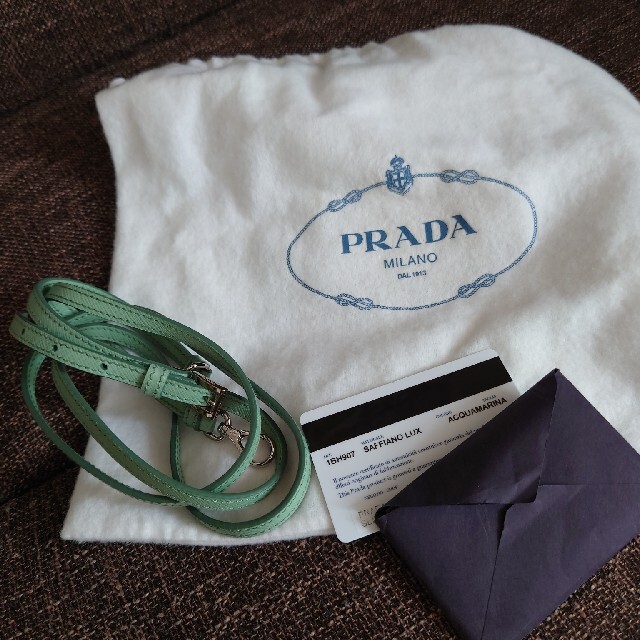 PRADA(プラダ)の美品PRADAサフィアーノミニ レディースのバッグ(ショルダーバッグ)の商品写真