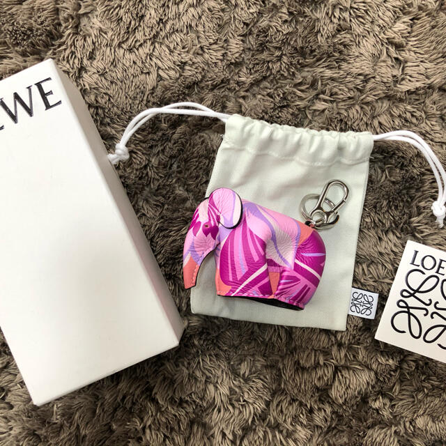 LOEWE(ロエベ)の新品正規品ロエベ💓象ピンク系キーホルダー メンズのファッション小物(キーホルダー)の商品写真