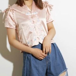 ウィゴー(WEGO)のwego リボンショルダー刺繍チャイナシャツ(Tシャツ(半袖/袖なし))