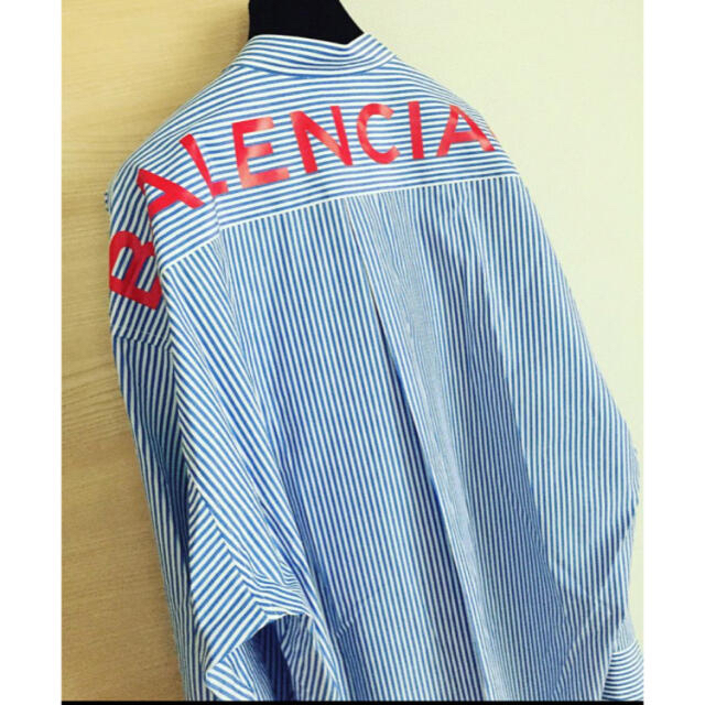 Balenciaga(バレンシアガ)の【正規品】バレンシアガ　ストライプ　ボウタイシャツ　34 美品　 レディースのトップス(シャツ/ブラウス(長袖/七分))の商品写真