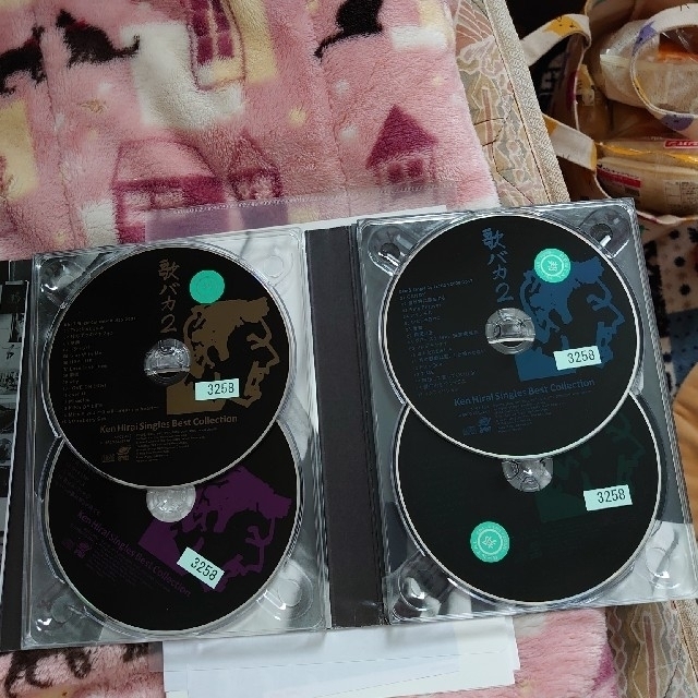 Ken Hirai Singles BestCollection 歌バカ2  エンタメ/ホビーのCD(ポップス/ロック(邦楽))の商品写真