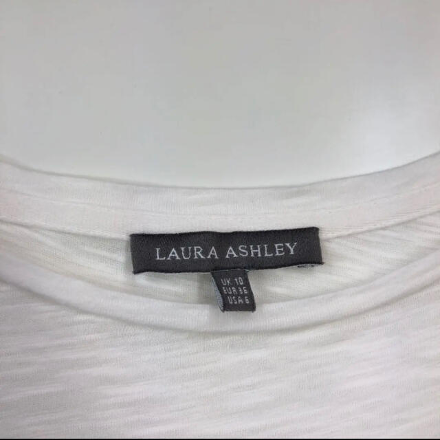 LAURA ASHLEY(ローラアシュレイ)の美品！LAURA ASHLEY レース カットソー(UK10 9号相当) レディースのトップス(カットソー(長袖/七分))の商品写真