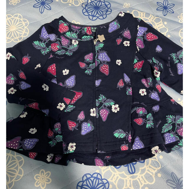 ANNA SUI mini(アナスイミニ)のアナスイミニ   イチゴ柄ジップジャケット　 キッズ/ベビー/マタニティのキッズ服女の子用(90cm~)(ジャケット/上着)の商品写真