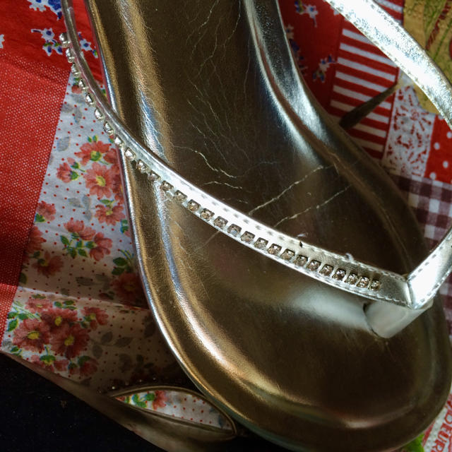 ラインストーン シルバーサンダル レディースの靴/シューズ(サンダル)の商品写真