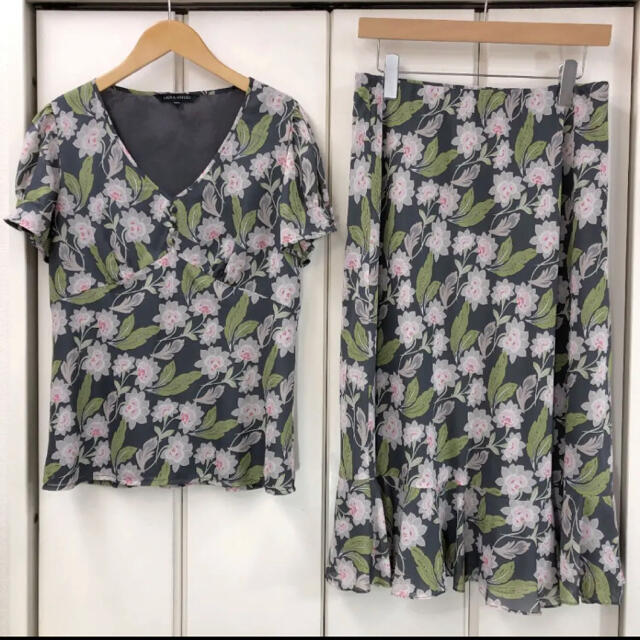 美品！LAURA ASHLEY 花柄 トップス/スカート セットアップ(11号)