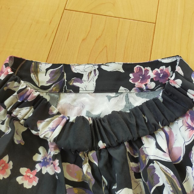 ViS(ヴィス)のピーチ起毛釦タックフレアスカート レディースのスカート(ひざ丈スカート)の商品写真
