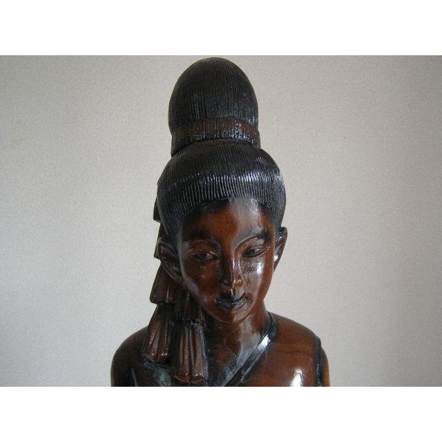 東南アジア系の祈る女性像　　木彫立像　　木彫女性像