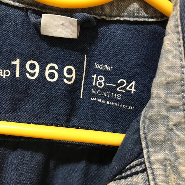 babyGAP(ベビーギャップ)の男女兼用　デニム　ジャケット　90㎝ キッズ/ベビー/マタニティのキッズ服男の子用(90cm~)(ジャケット/上着)の商品写真