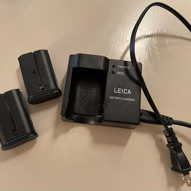 LEICA(ライカ)のライカQ2 Leica Q2 予備バッテリー, ストラップ,Ettasポーチ付き スマホ/家電/カメラのカメラ(コンパクトデジタルカメラ)の商品写真