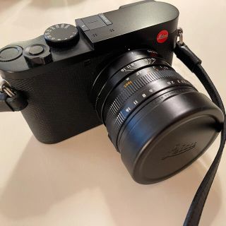 ライカ(LEICA)のライカQ2 Leica Q2 予備バッテリー, ストラップ,Ettasポーチ付き(コンパクトデジタルカメラ)