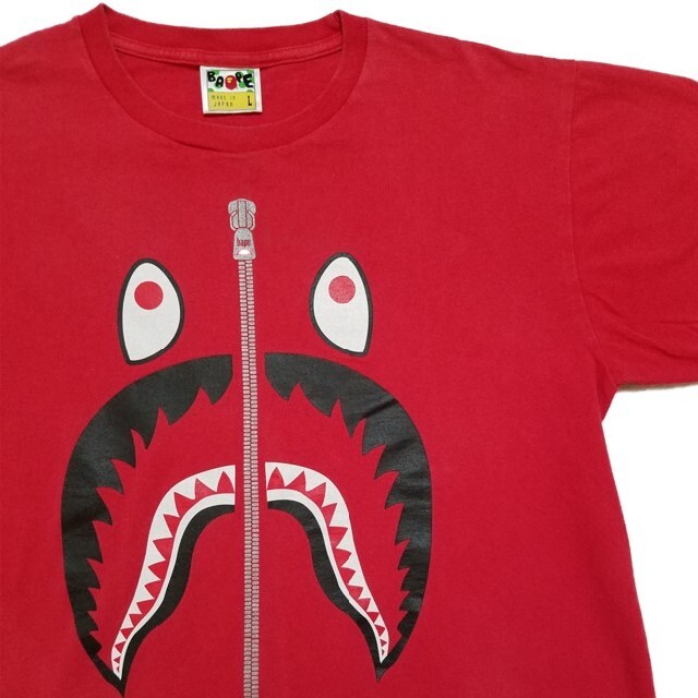 A BATHING APE(アベイシングエイプ)の希少 日本製 A BATHING APE Shark Print S/S Tee メンズのトップス(Tシャツ/カットソー(半袖/袖なし))の商品写真