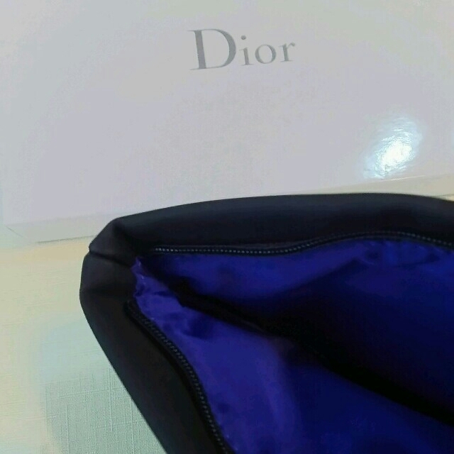 Christian Dior(クリスチャンディオール)の専用おまとめ☆Diorノベルティポーチ新品未使用ブラック&ガウチョパンツ2点 レディースのファッション小物(ポーチ)の商品写真