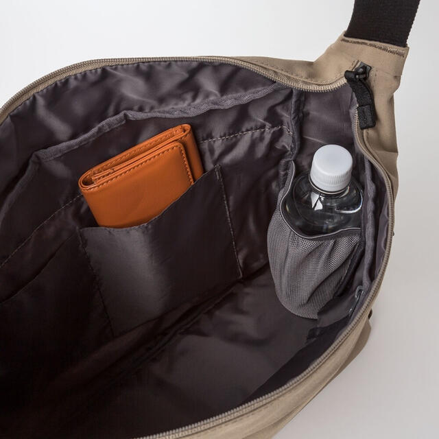 UNIQLO(ユニクロ)のショルダー メンズのバッグ(ショルダーバッグ)の商品写真
