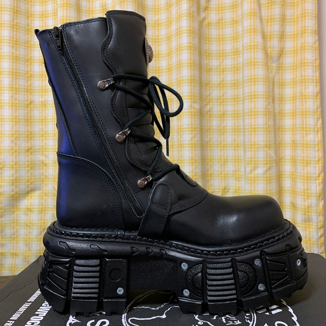 Dr.Martens(ドクターマーチン)の新品未使用★入手困難‼️NEW ROCKの厚底ブーツがカッコ良過ぎ❤️✨ メンズの靴/シューズ(ブーツ)の商品写真