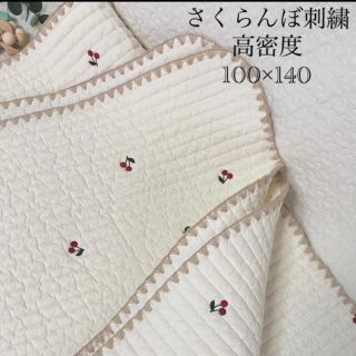 みままめ様✨韓国イブル　さくらんぼ刺繍レッド⭐ベビー　ラグ　100×140(±3(ベビー布団)