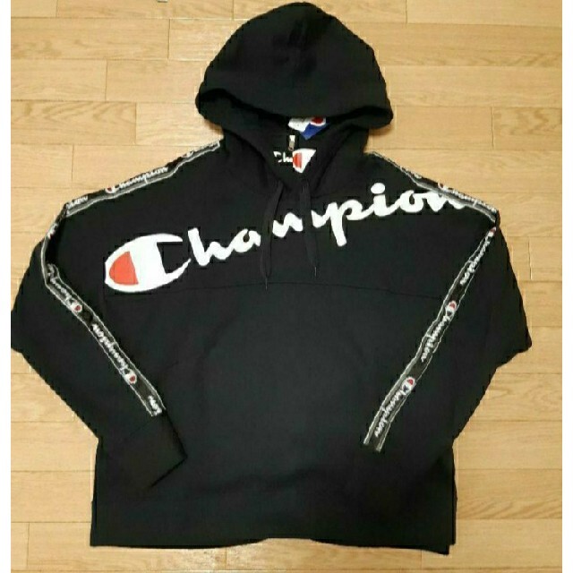 ビックロゴ フードパーカー Champion