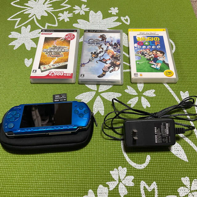 PlayStation Portable(プレイステーションポータブル)のPSP3000 おまけ付き エンタメ/ホビーのゲームソフト/ゲーム機本体(携帯用ゲーム機本体)の商品写真