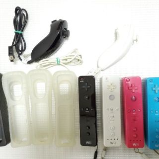 ウィー(Wii)の任天堂Wii用リモコン×4本、ヌンチャクコントローラー×2セット(その他)