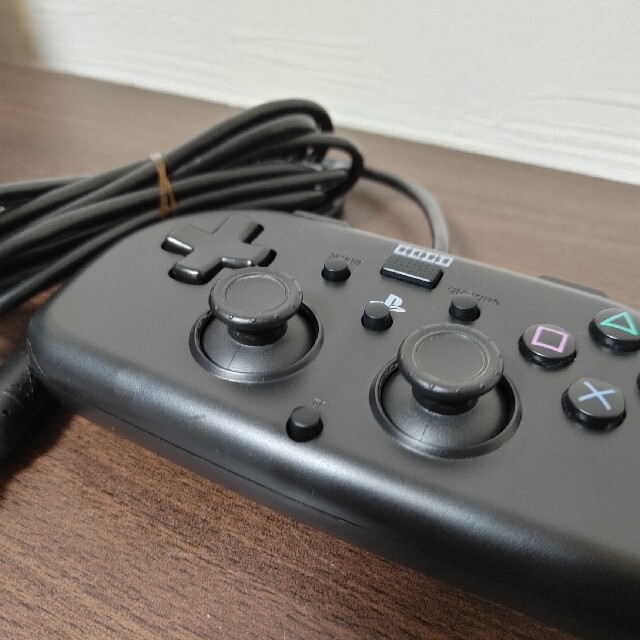 ワイヤードコントローラライト PlayStation4 有線コントローラ エンタメ/ホビーのゲームソフト/ゲーム機本体(その他)の商品写真