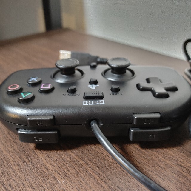 ワイヤードコントローラライト PlayStation4 有線コントローラ エンタメ/ホビーのゲームソフト/ゲーム機本体(その他)の商品写真