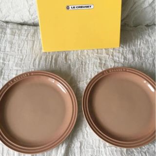 ルクルーゼ(LE CREUSET)の新品未使用⭐️ルクルーゼ　カプチーノ　23センチ　ラウンドプレート(食器)