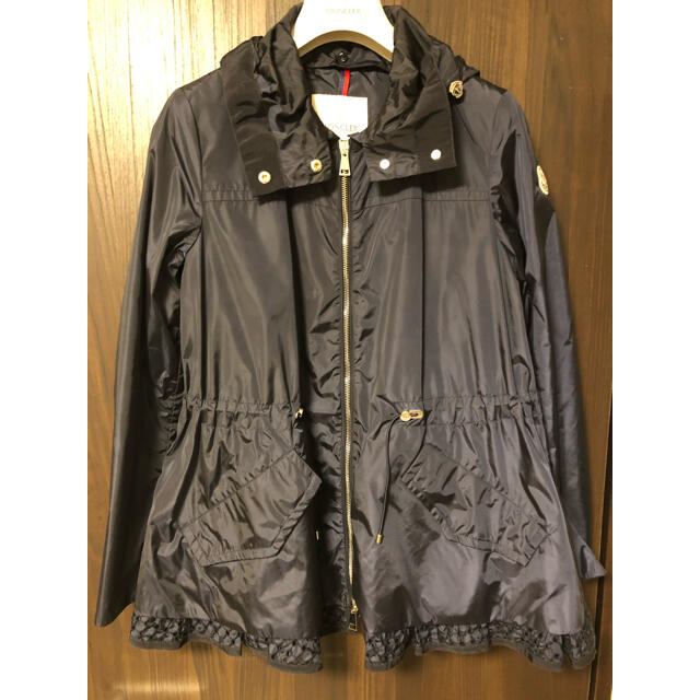 MONCLER(モンクレール)の美品 MONCLER LOTUS ネイビー 0 滝沢眞規子さん着用 レディースのジャケット/アウター(ナイロンジャケット)の商品写真