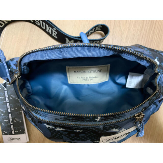 MAISON KITSUNE'(メゾンキツネ)のEASTPAK メゾンキツネコラボ　ウエストポーチ メンズのバッグ(ウエストポーチ)の商品写真