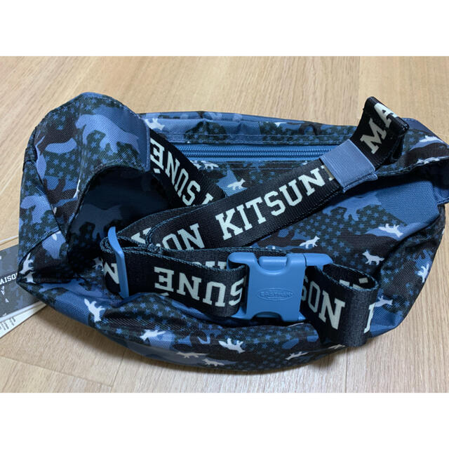 MAISON KITSUNE'(メゾンキツネ)のEASTPAK メゾンキツネコラボ　ウエストポーチ メンズのバッグ(ウエストポーチ)の商品写真