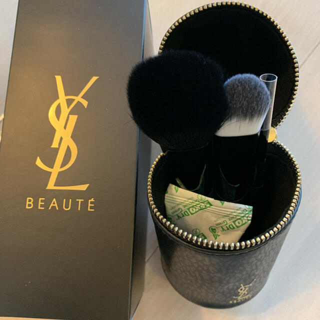 Yves Saint Laurent Beaute(イヴサンローランボーテ)のイヴ・サンローラン／メイクブラシ&ポーチのセット コスメ/美容のキット/セット(コフレ/メイクアップセット)の商品写真