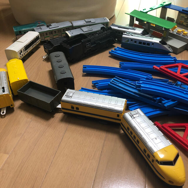 TOMMY(トミー)のプラレール　レール　電車　たくさん キッズ/ベビー/マタニティのおもちゃ(電車のおもちゃ/車)の商品写真