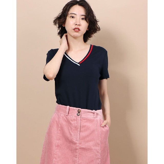 TOMMY HILFIGER(トミーヒルフィガー)のTシャツ　ネイビー　新品　トミーフィルフィガー　Vネック　半袖　カットソー レディースのトップス(Tシャツ(半袖/袖なし))の商品写真