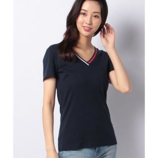 トミーヒルフィガー(TOMMY HILFIGER)のTシャツ　ネイビー　新品　トミーフィルフィガー　Vネック　半袖　カットソー(Tシャツ(半袖/袖なし))