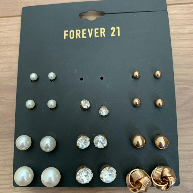 FOREVER 21(フォーエバートゥエンティーワン)のForever21 ピアス レディースのアクセサリー(ピアス)の商品写真