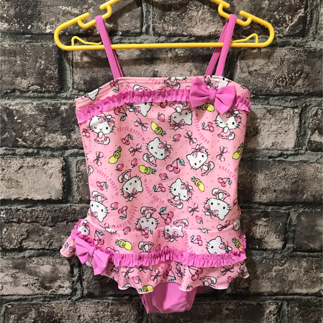 水着　女の子　100㎝　キティちゃん　キャラクター キッズ/ベビー/マタニティのキッズ服女の子用(90cm~)(水着)の商品写真