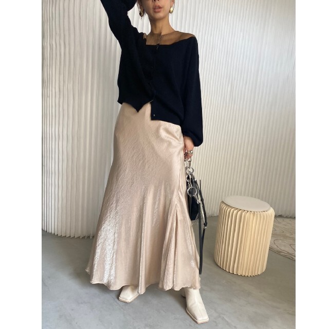 Ameri VINTAGE(アメリヴィンテージ)のアメリヴィンテージ  SHINE  FLARE SKIRT レディースのスカート(ロングスカート)の商品写真